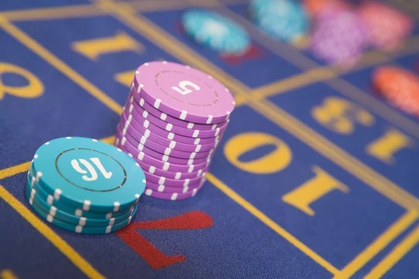 nobita138 live-dealer table interface on mobile showing blackjack and roulette games
